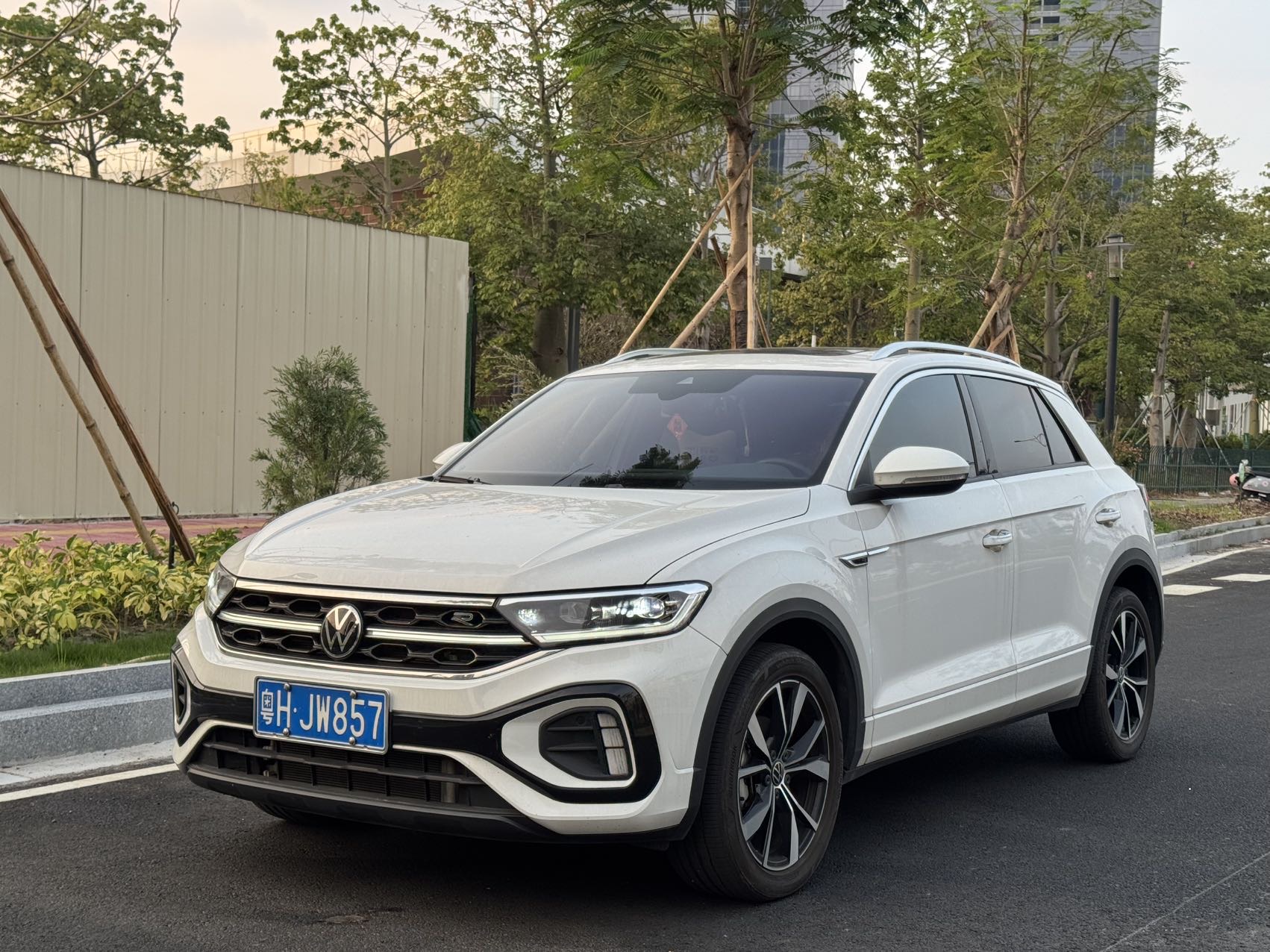 Volkswagen T-Roc 2024 Volkswagen T-Roc 2024 immagine di auto