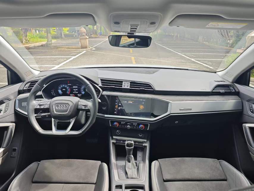 Audi Q3 2021 car image #7