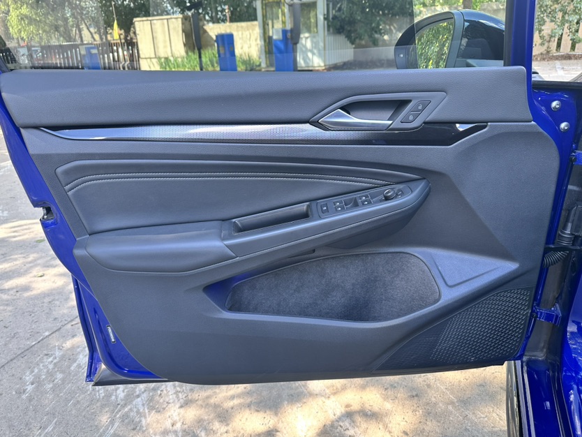 Volkswagen Golf 2022 car image #9