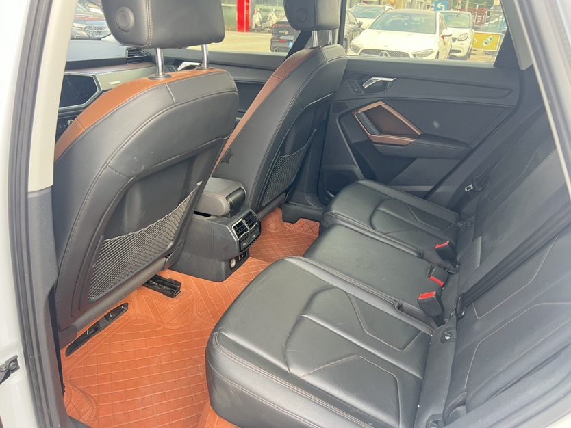 Audi Q3 2020 car image #5