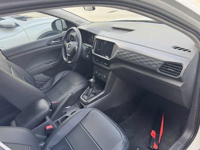 Volkswagen T-Cross 2025 #5 Volkswagen T-Cross 2025 car image #5