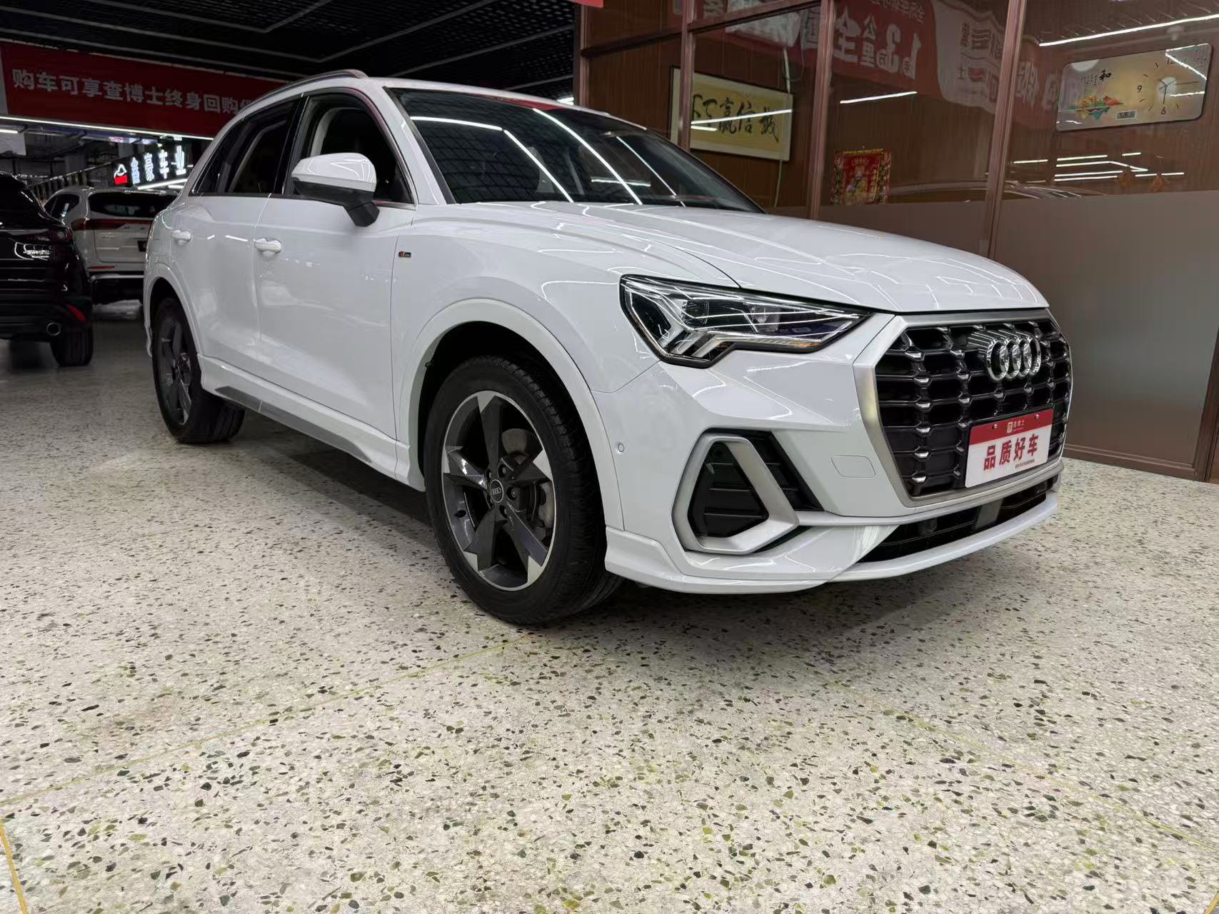 Audi Q3 2022 car image #3