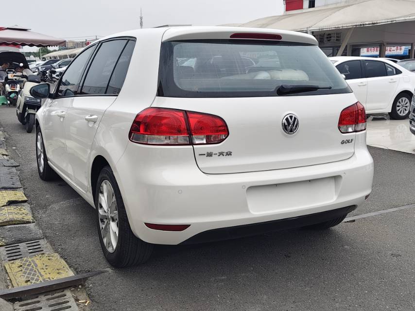 Volkswagen Golf 2012 car image #10