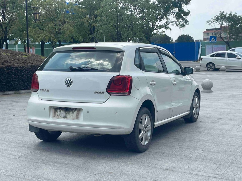 Volkswagen Polo 2014 car image #7