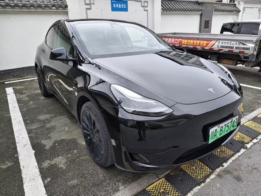 Tesla Model Y 2023 #2 Tesla Model Y 2023 car image #2