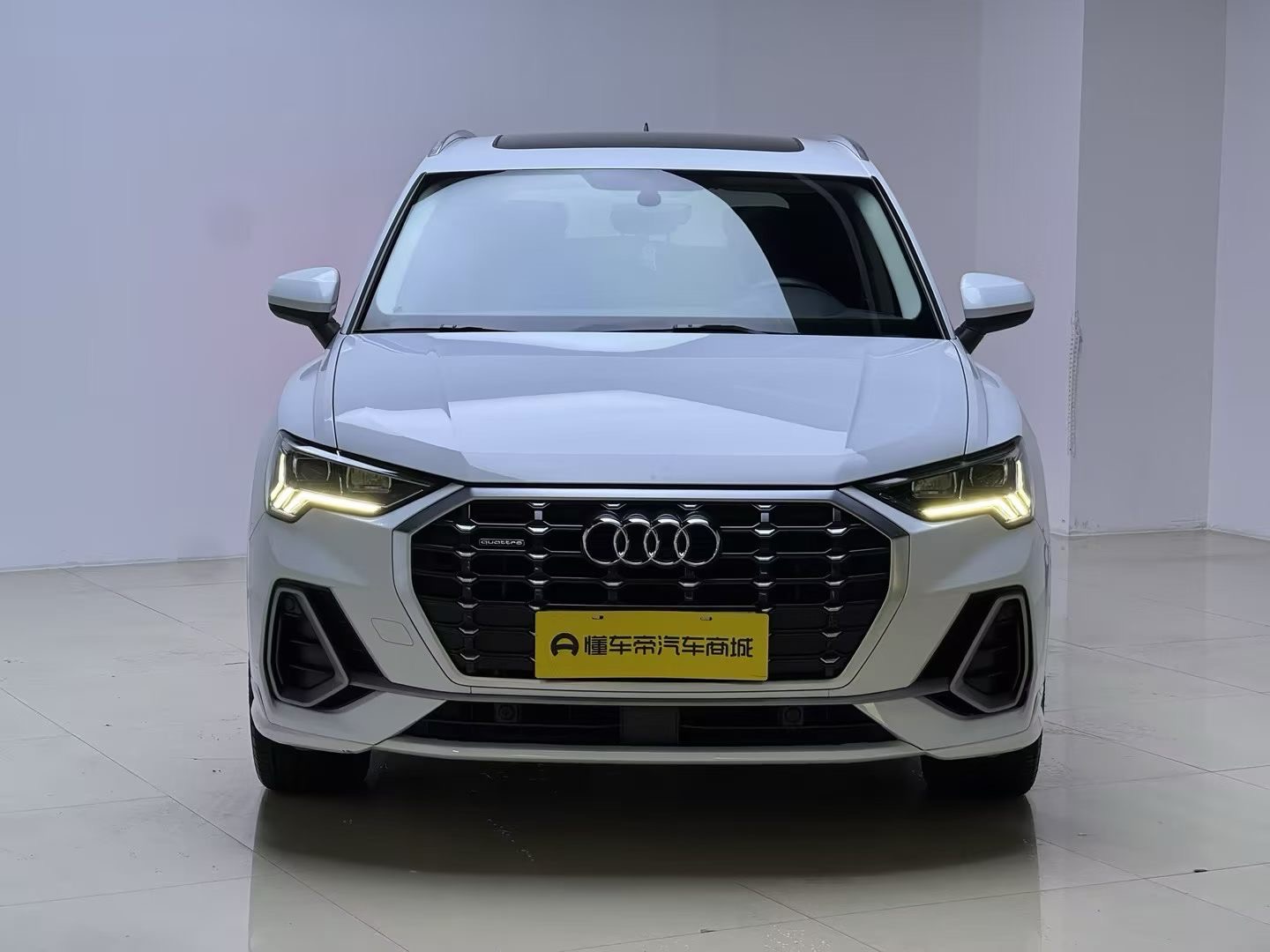 Audi Q3 2021 car image 