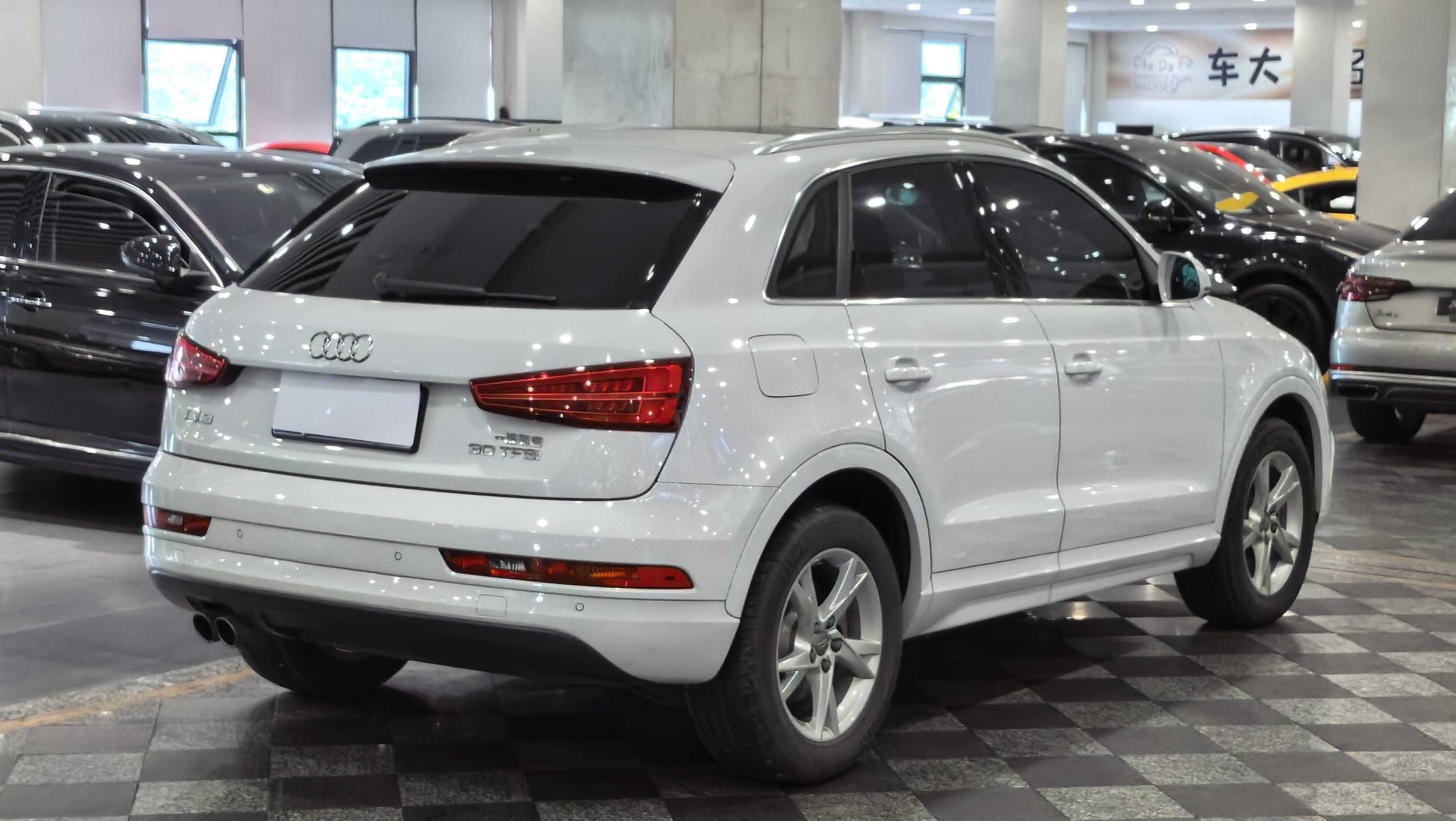 Audi Q3 2018 #3 Audi Q3 2018 car image #3