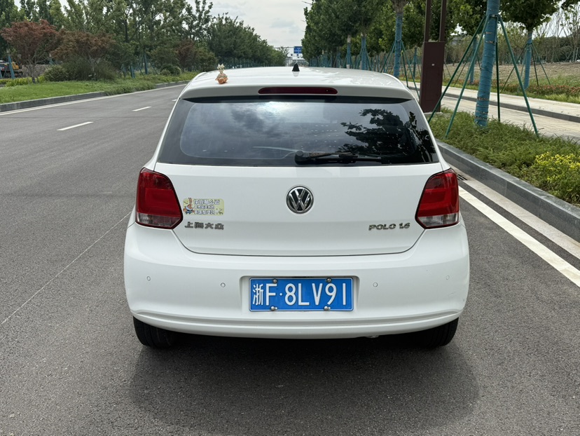Volkswagen Polo 2011 car image #7