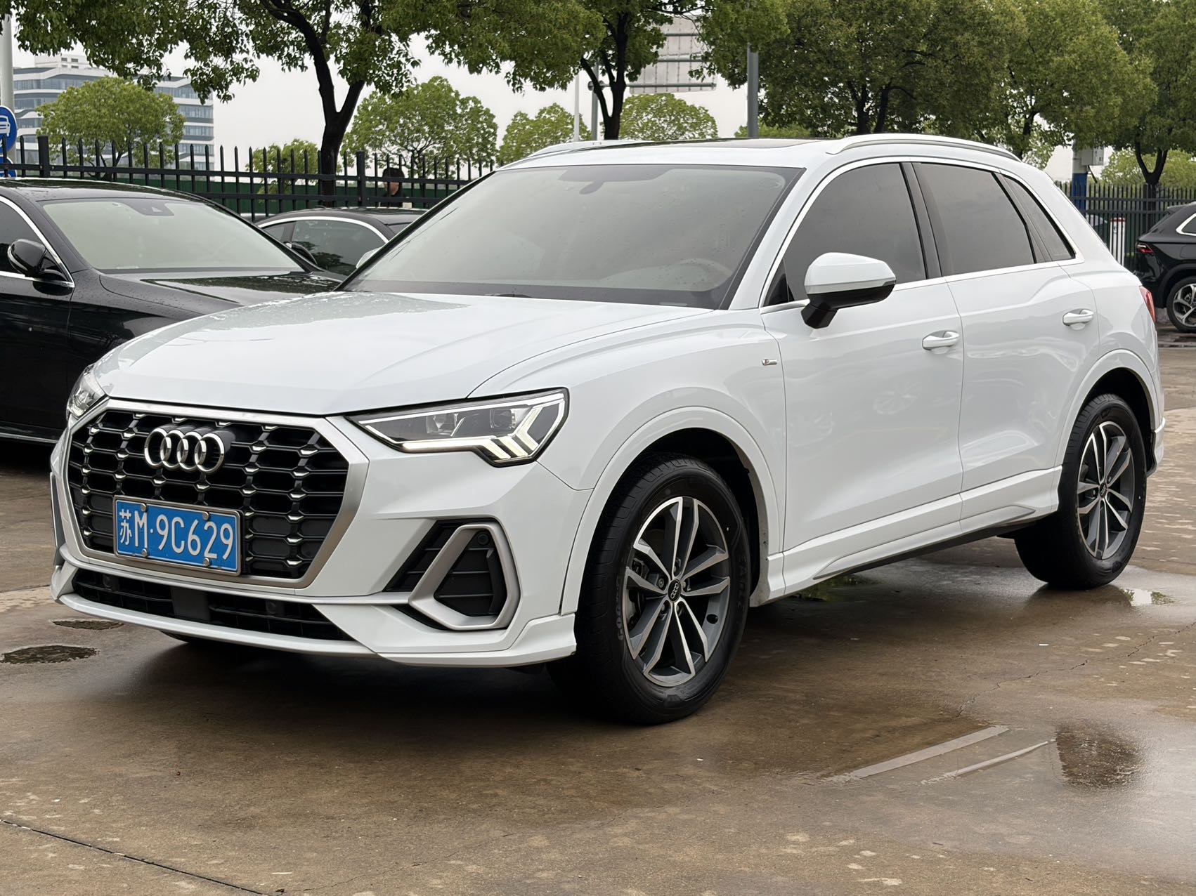 Audi Q3 2022 car image #2