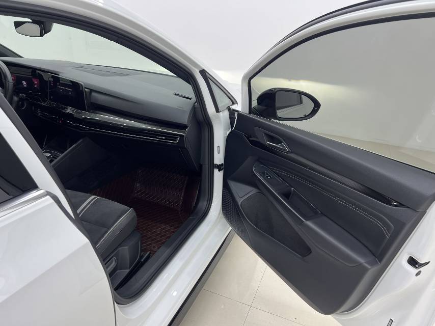 Volkswagen Golf 2022 car image #10