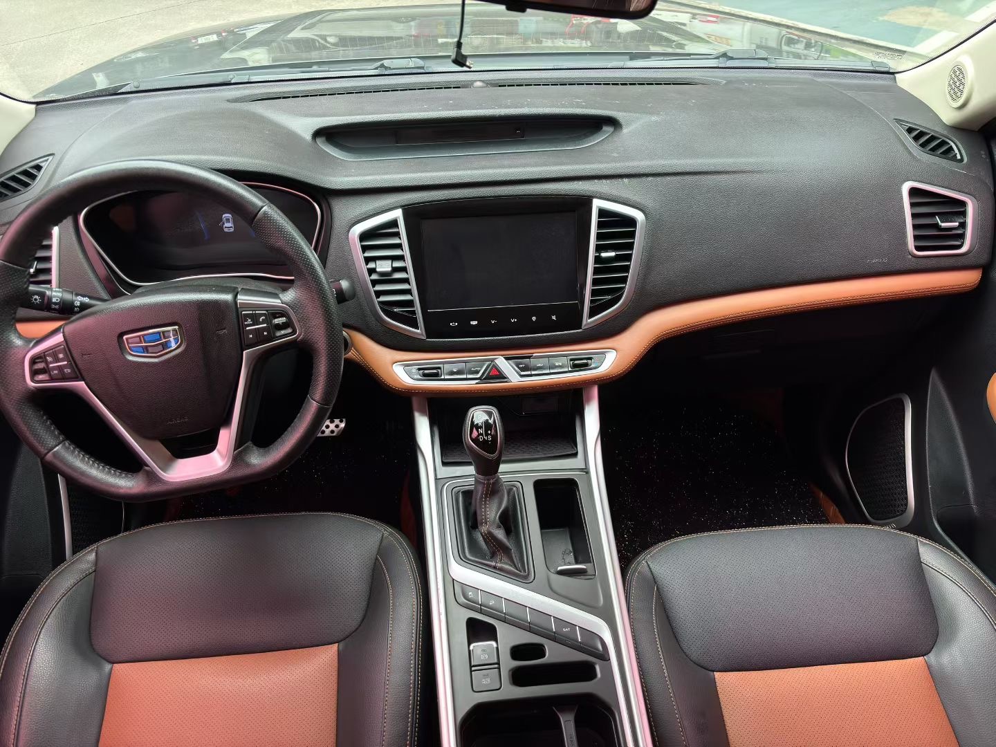 GEELY Vision X6 2018 immagine di auto #8