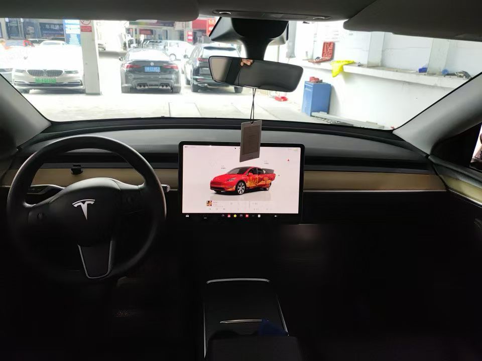 Tesla Model Y 2022 #4 Tesla Model Y 2022 car image #4