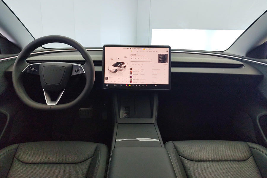 Tesla Model 3 2025 car image #4
