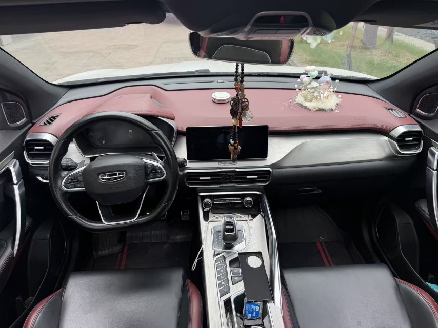 2019 car image #7