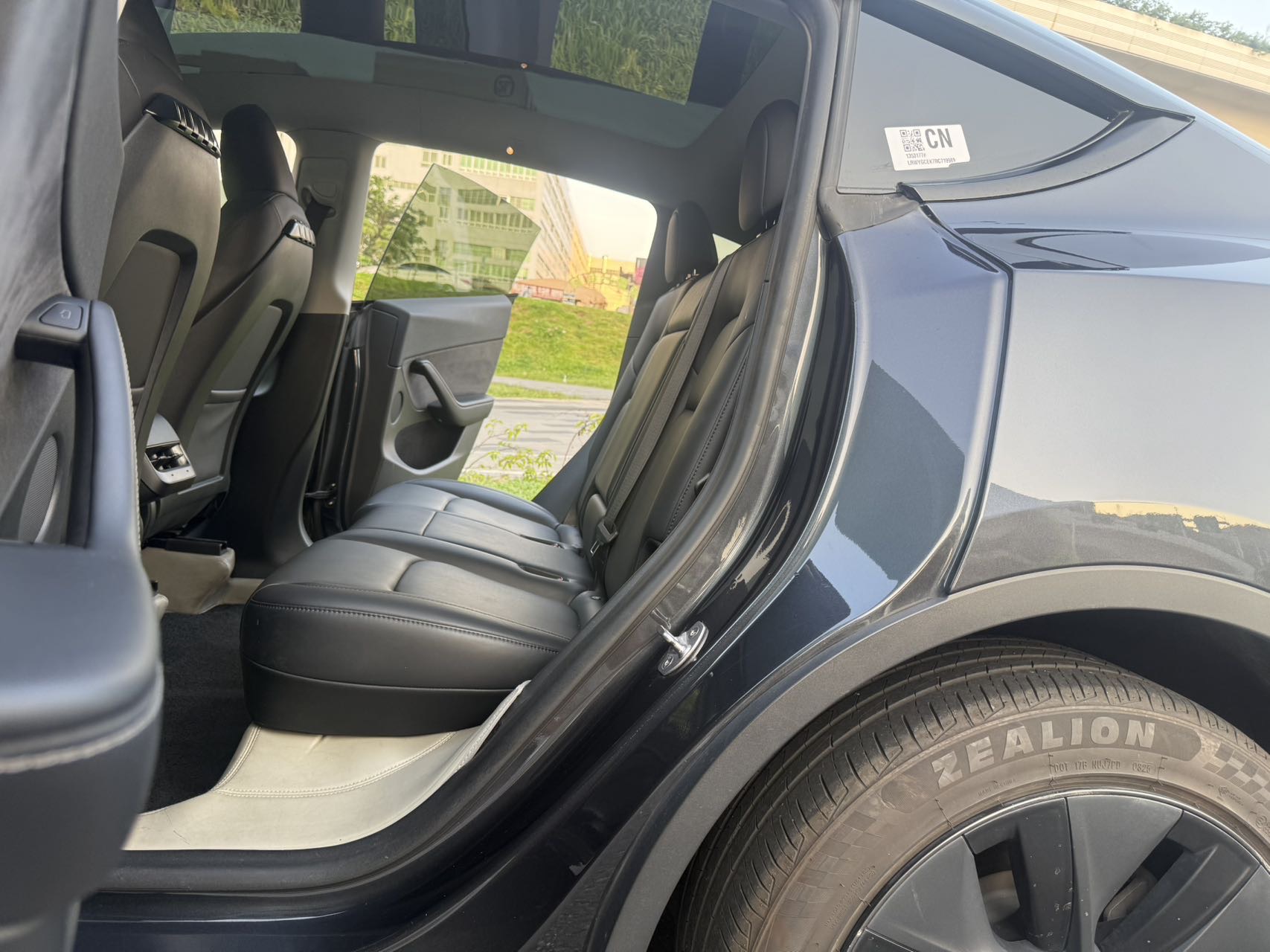 Tesla Model Y 2024 #4 Tesla Model Y 2024 car image #4