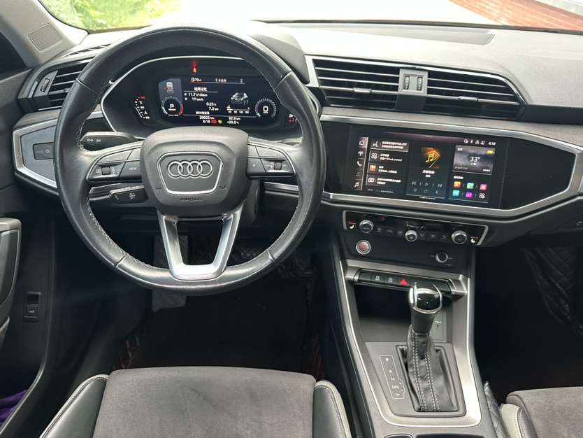 Audi Q3 2023 car image #4