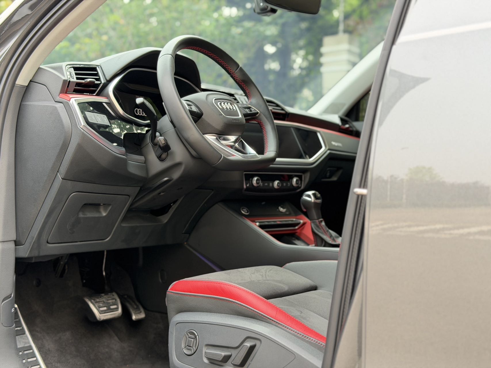 Audi Q3 2023 car image #4