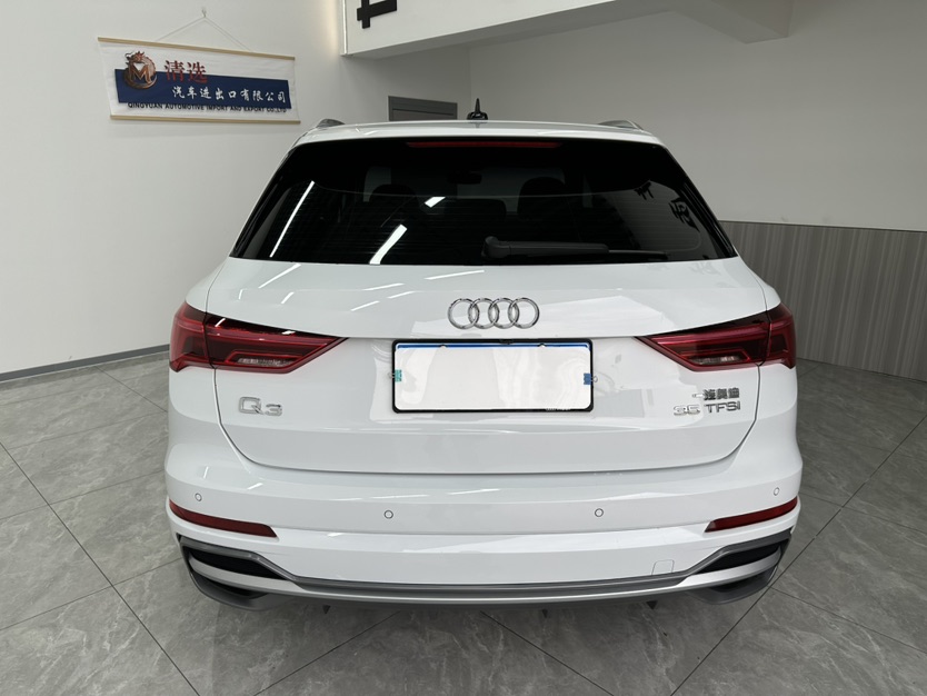 Audi Q3 2023 car image #5