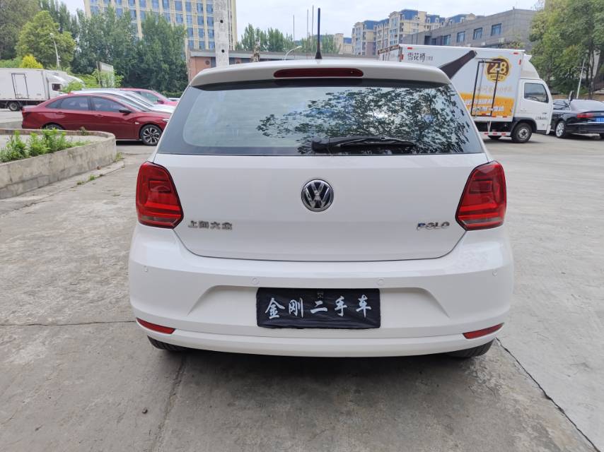 Volkswagen Polo 2015 car image #5