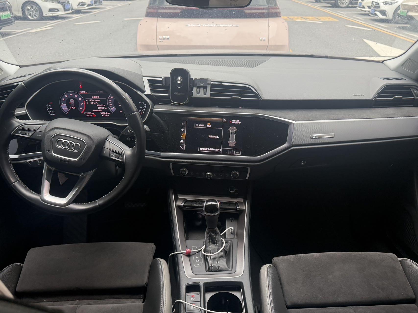 Audi Q3 2020 car image #11