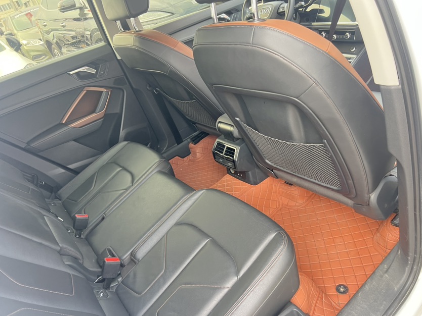 Audi Q3 2020 car image #7