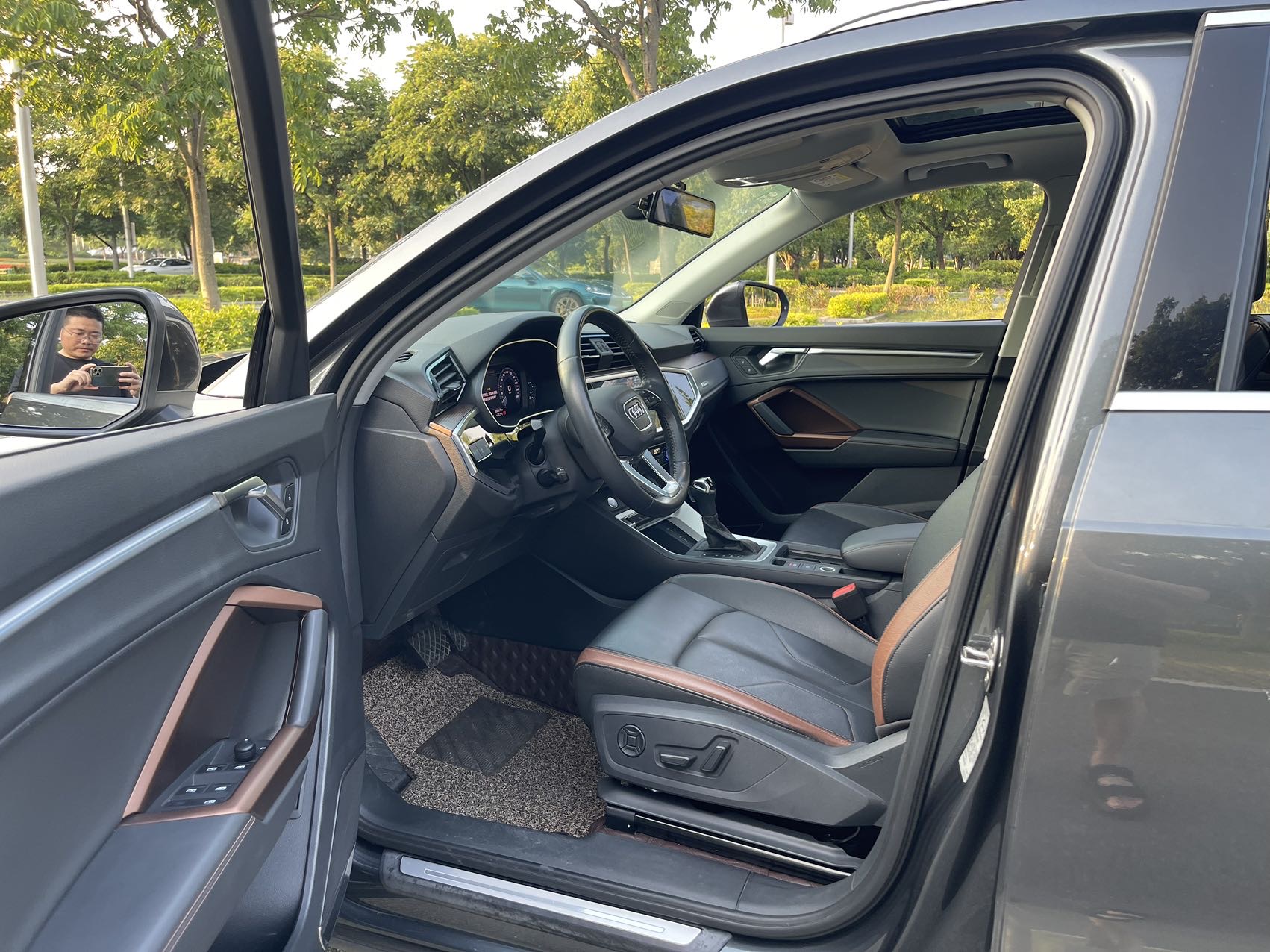 Audi Q3 2019 car image #13