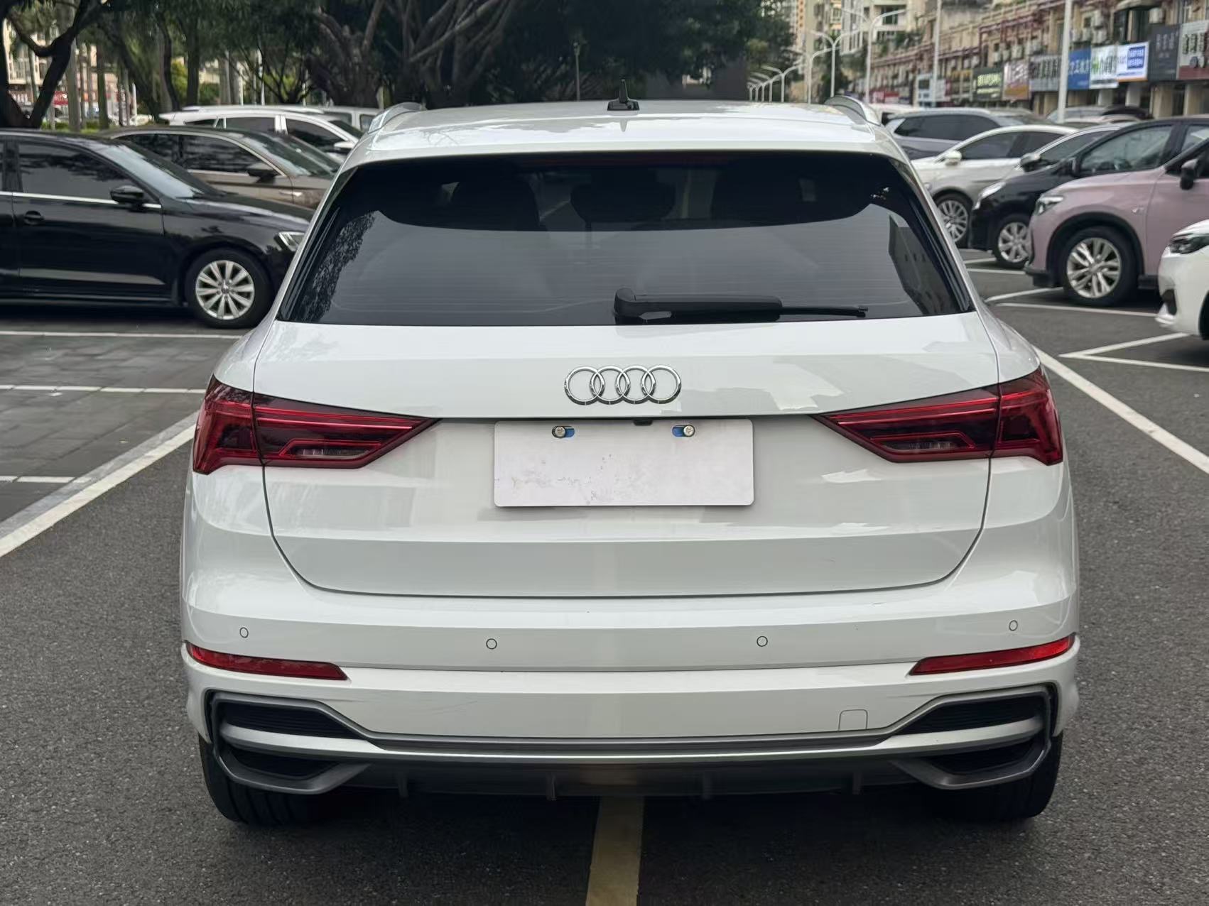 Audi Q3 2020 car image #5
