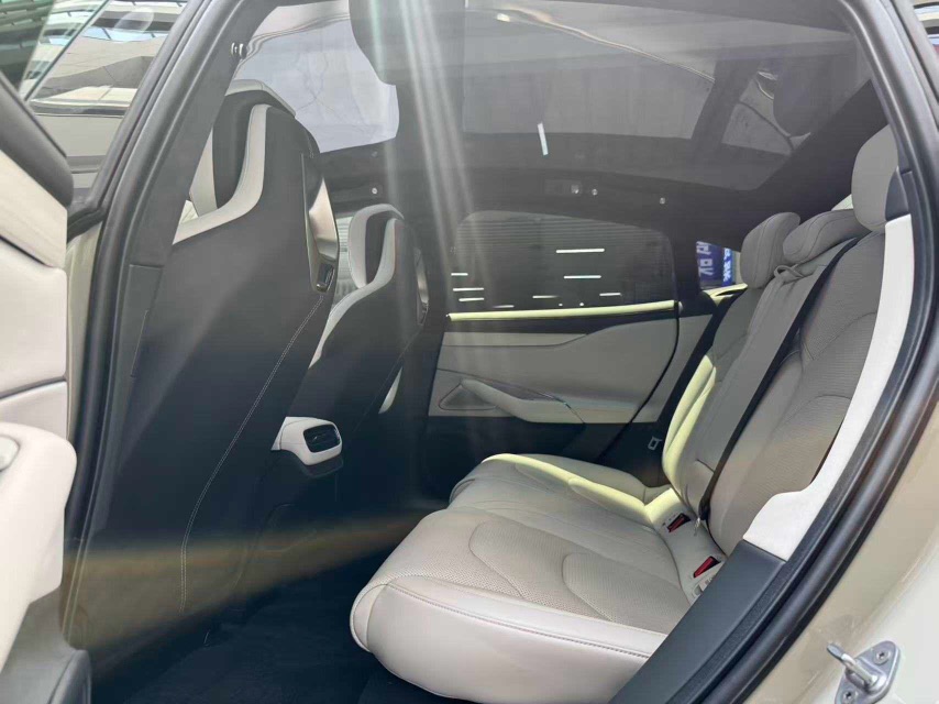 MI SU7 2024 car image #15