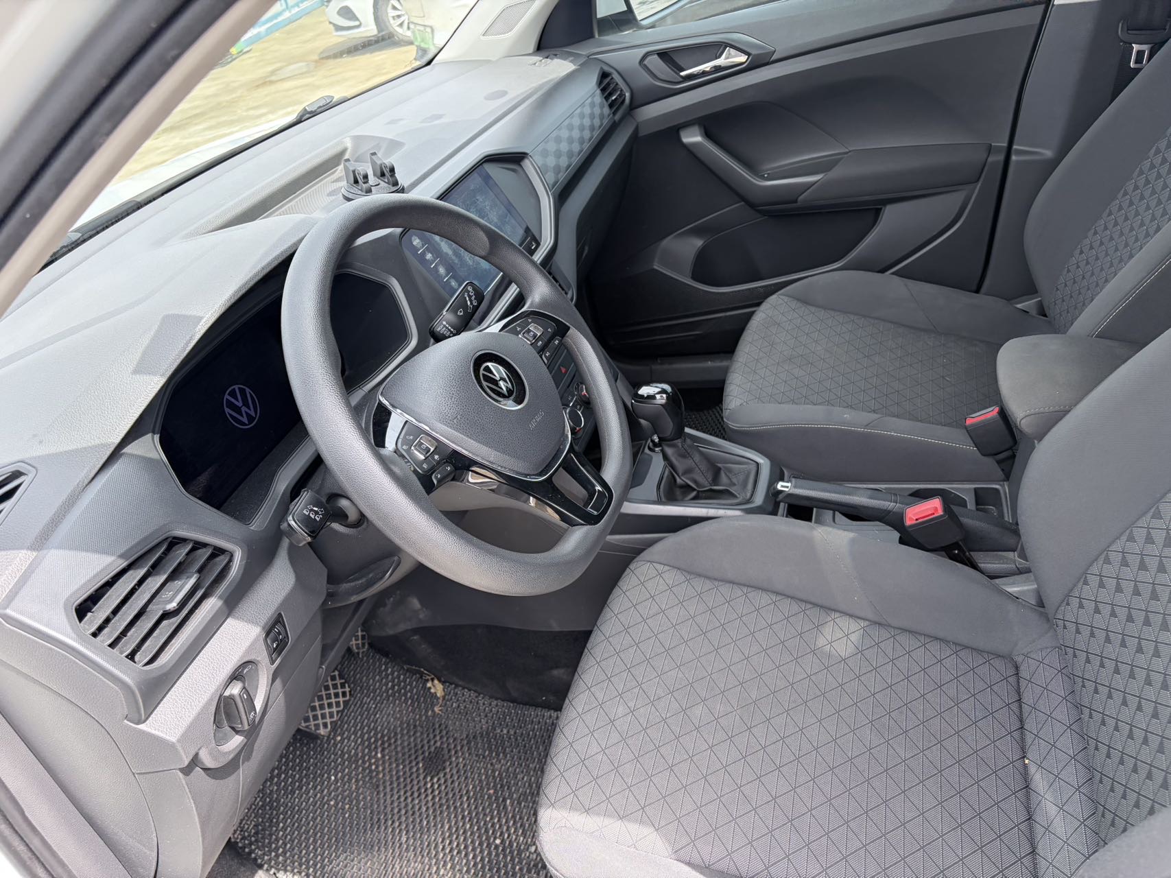 Volkswagen T-Cross 2023 صورة سيارة #3