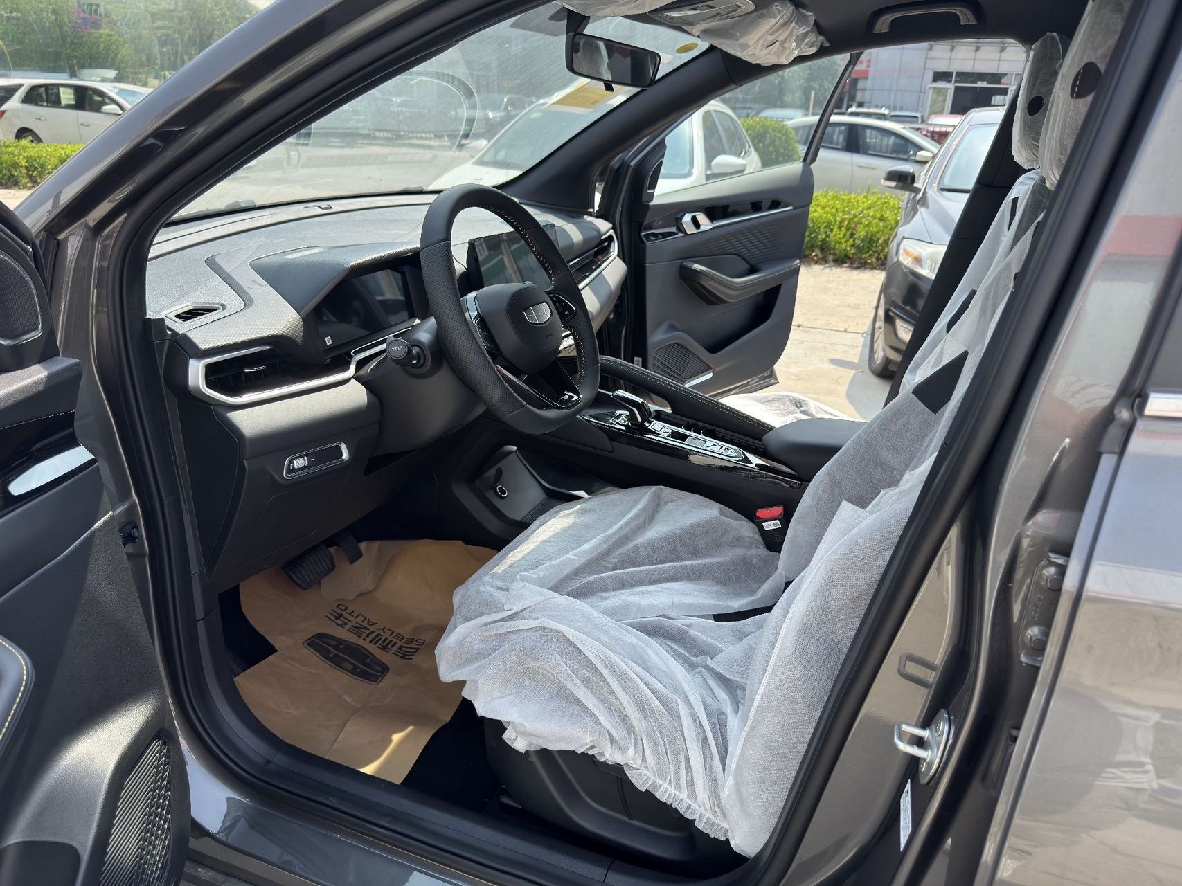 GEELY Coolray 2026 #5 GEELY Coolray 2026 car image #5
