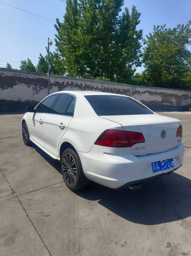 Volkswagen Bora 2015 car image #3