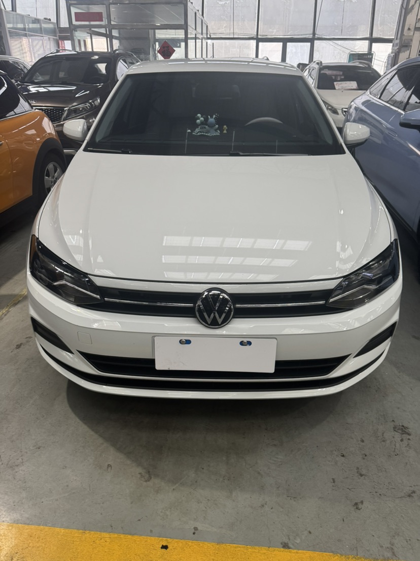 Volkswagen Polo 2023 car image #3