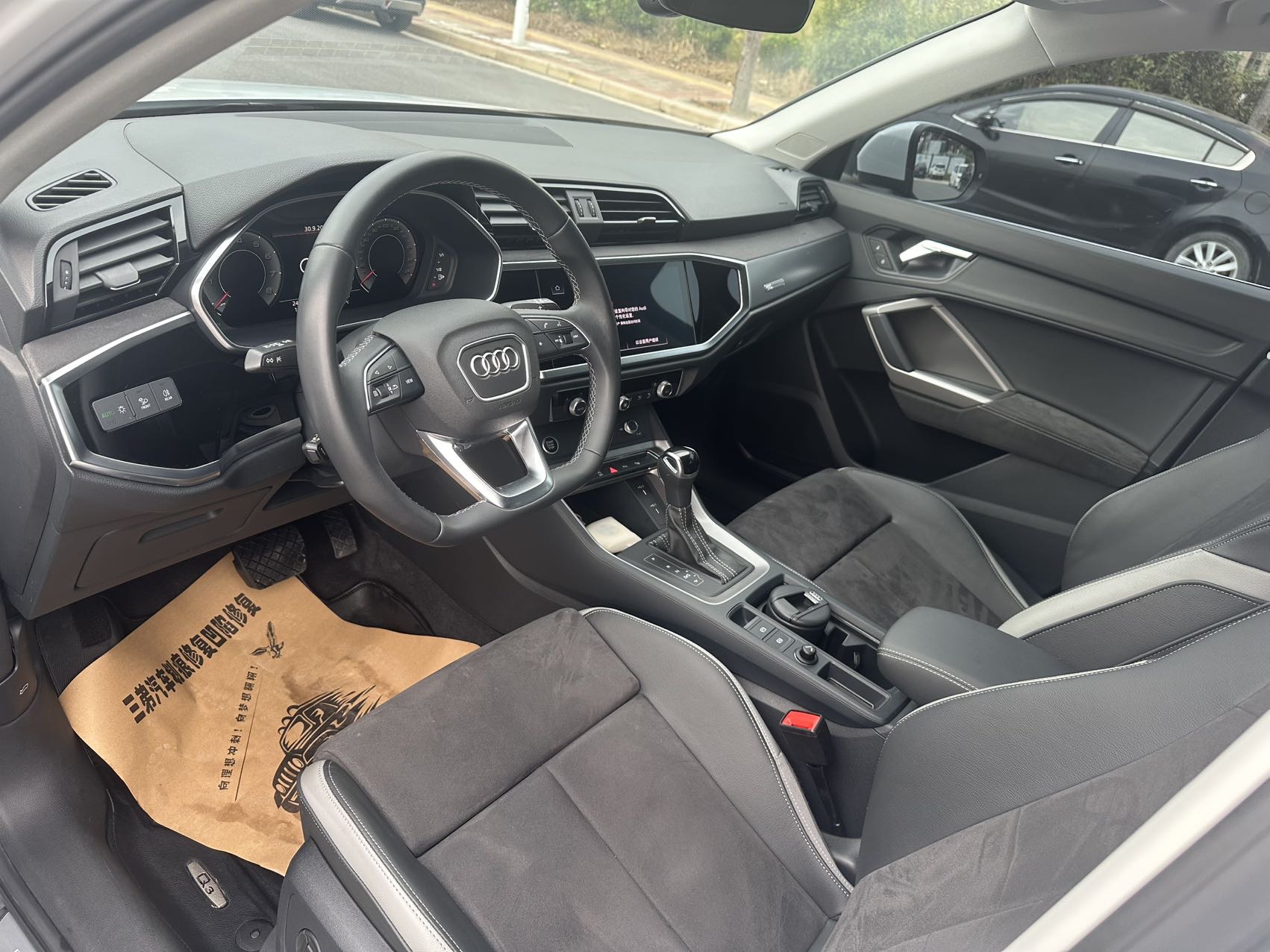 Audi Q3 2022 car image #4