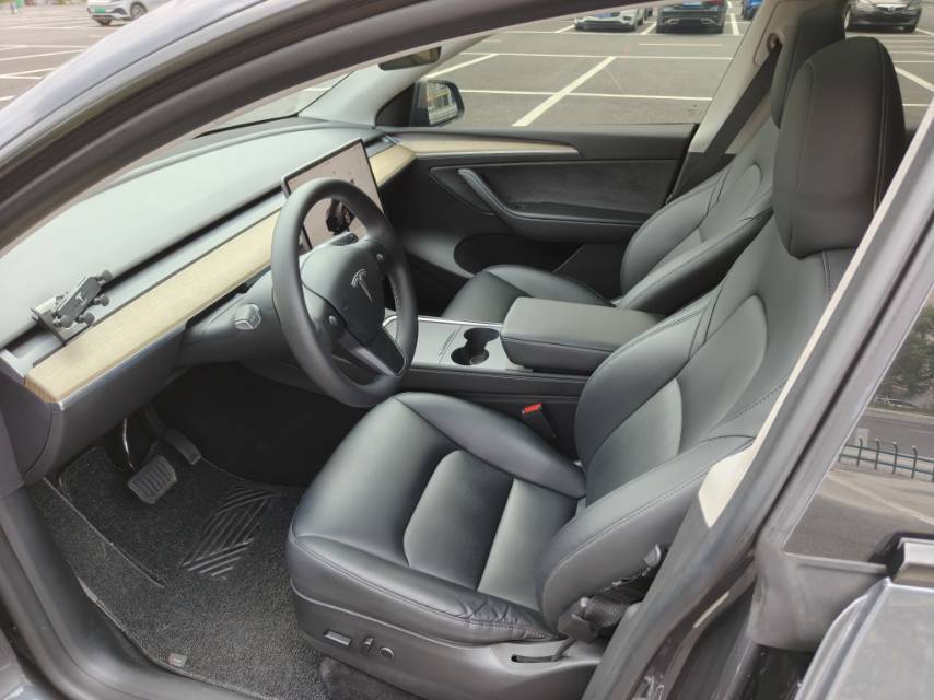 Tesla Model Y 2023 car image #4