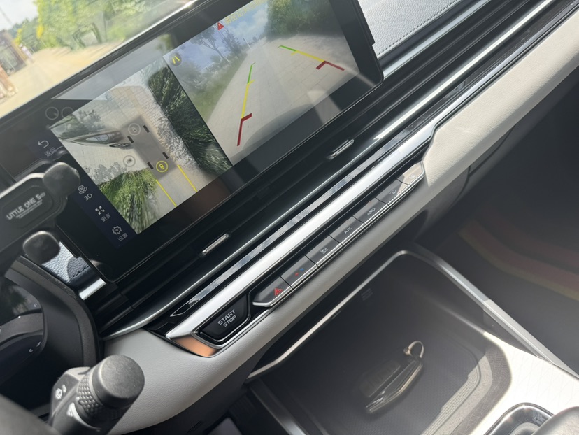 GEELY Emgrand 2021 car image #11