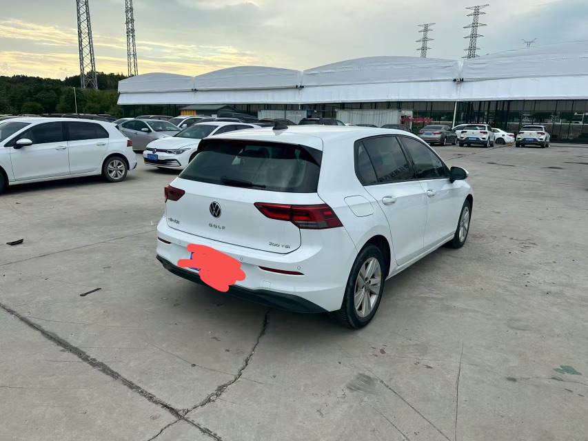 Volkswagen Golf 2023 car image #9