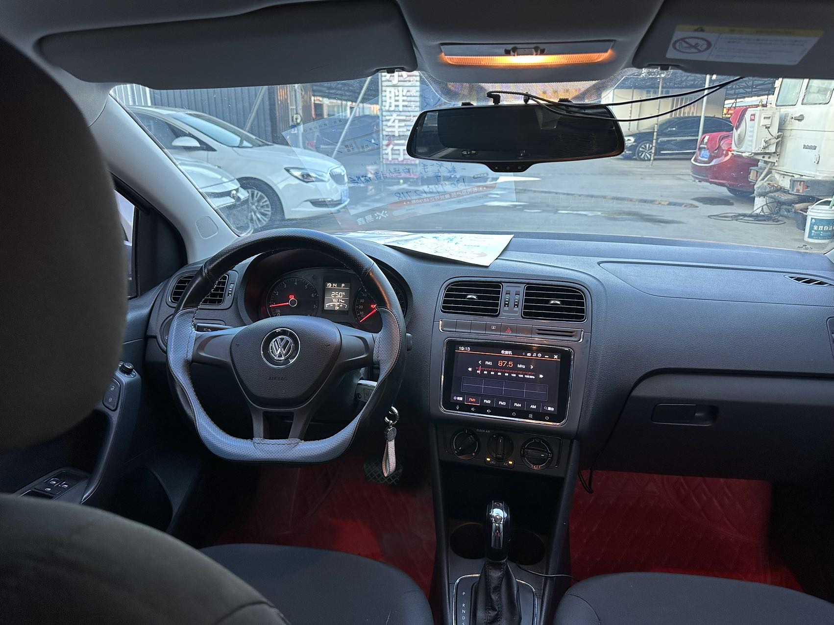 Volkswagen Polo 2017 car image #3