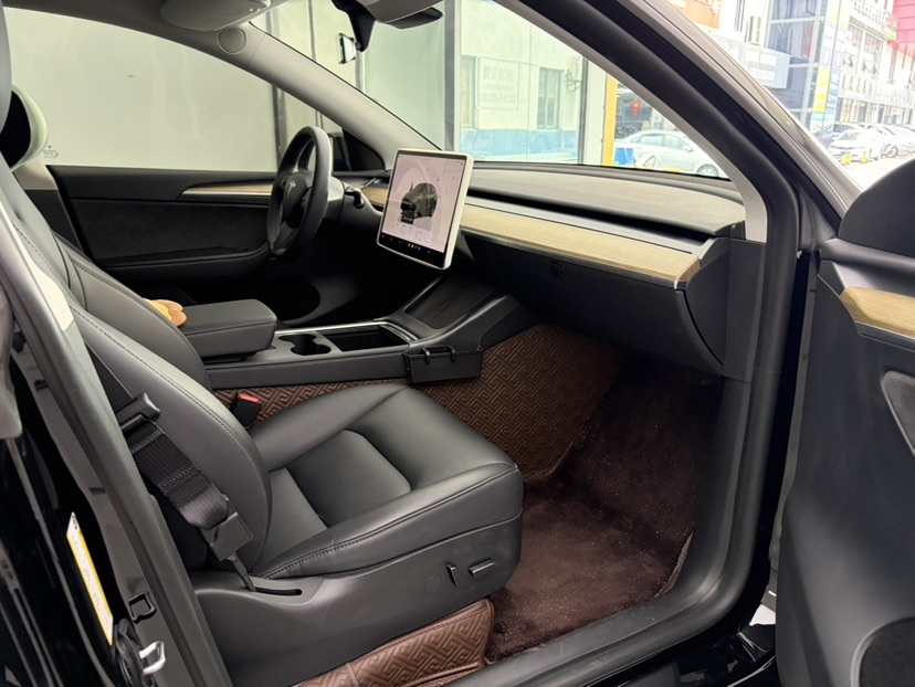 Tesla Model Y 2022 #8 Tesla Model Y 2022 car image #8