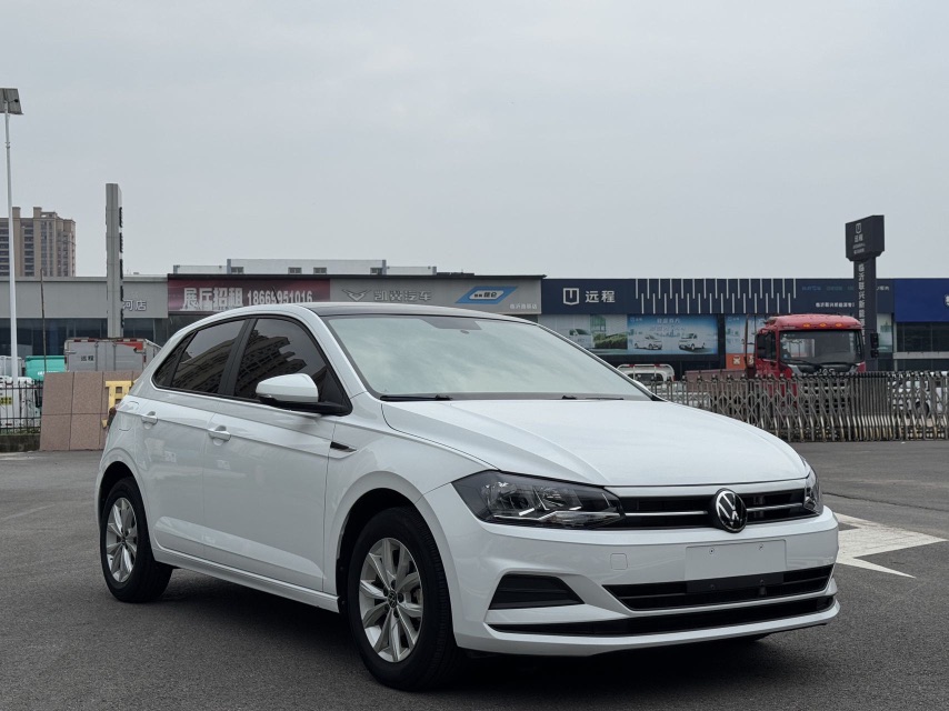 Volkswagen Polo 2022 car image #3