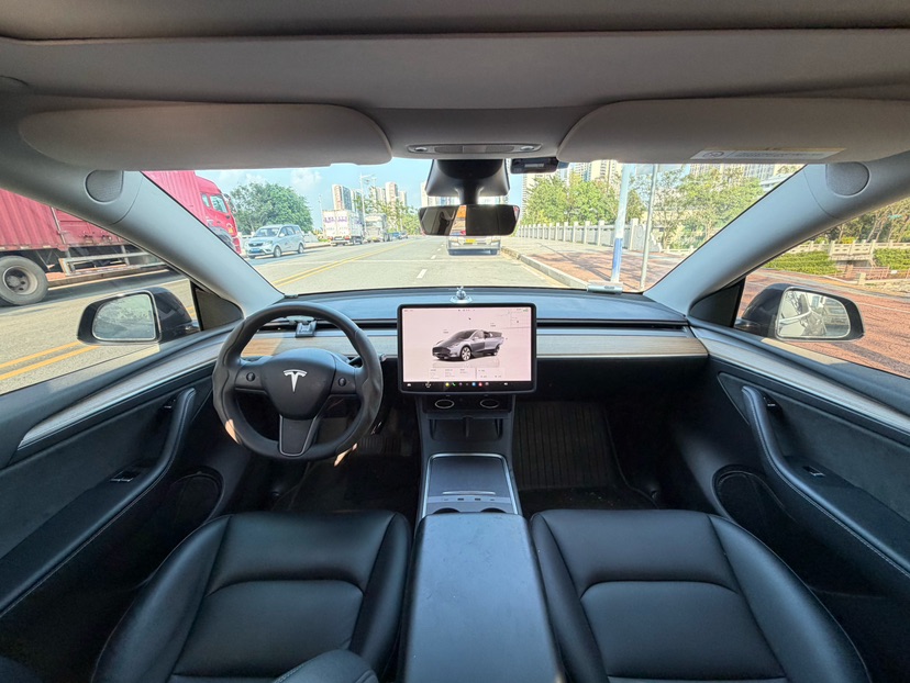 Tesla Model Y 2023 car image #5