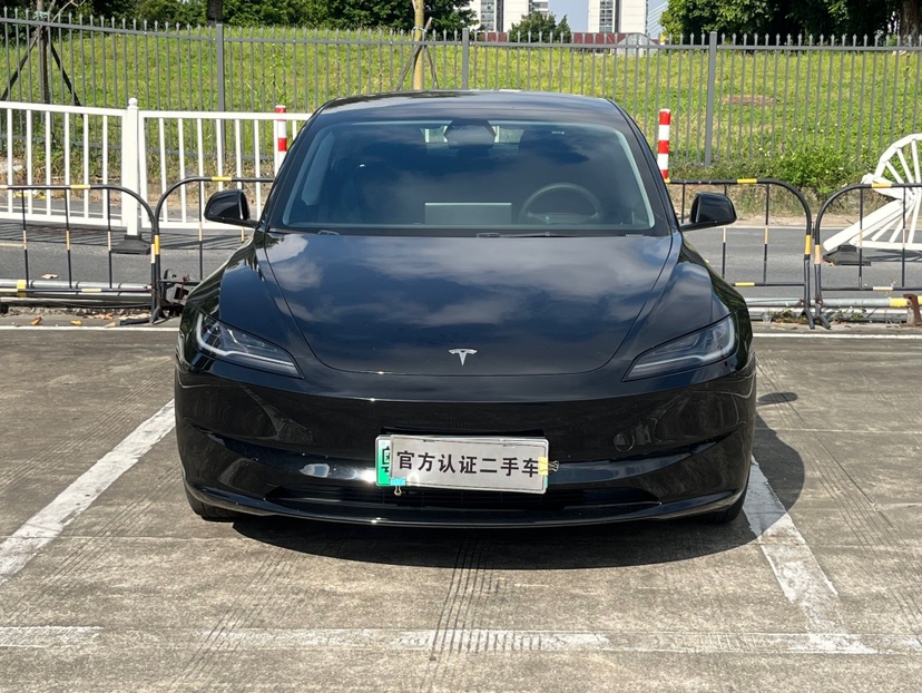 Tesla Model 3 2024 car image #2