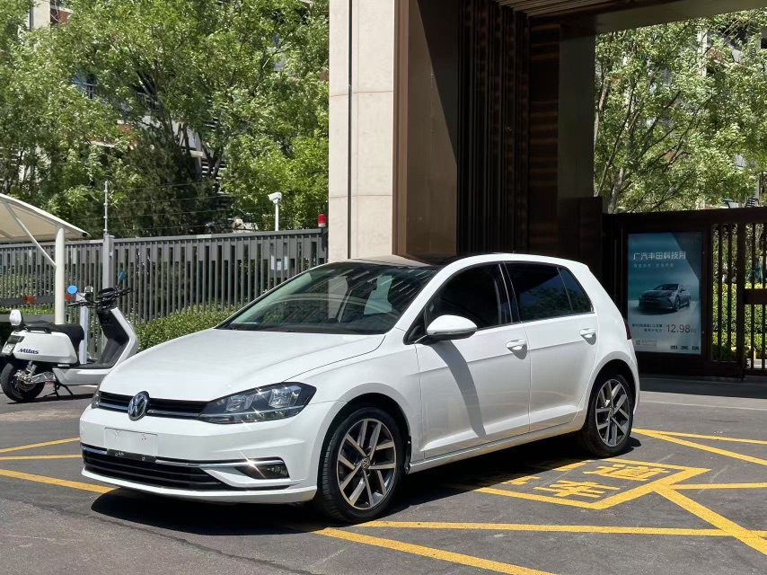 Volkswagen Golf 2020 car image 