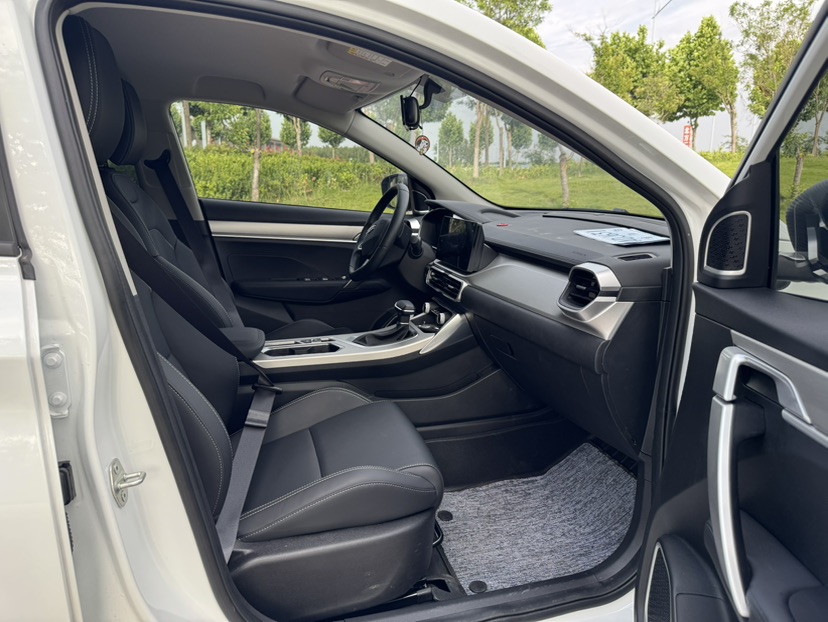 GEELY Coolray 2025 #13 GEELY Coolray 2025 car image #13