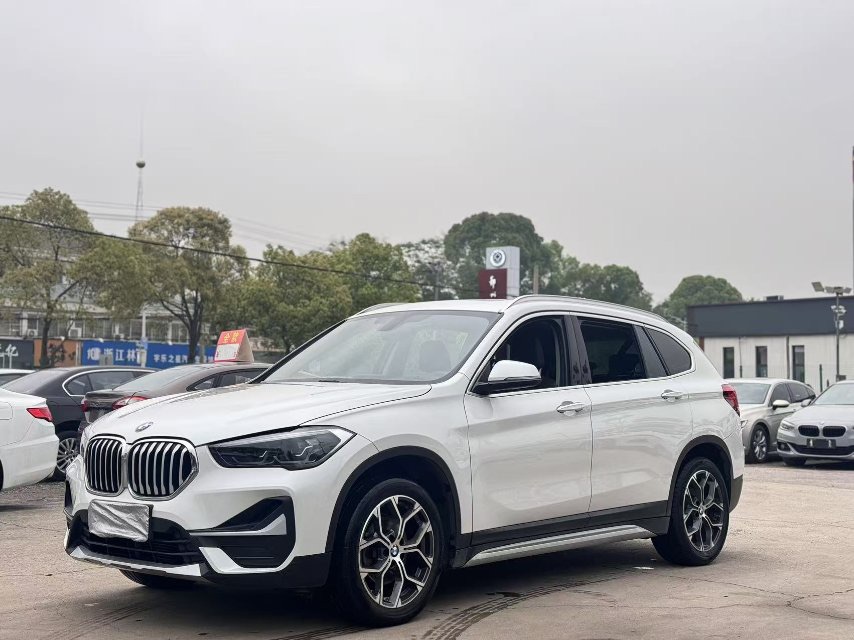 BMW X1 2020 BMW X1 2020 car image