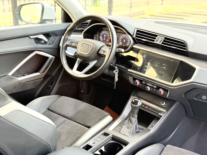 Audi Q3 2020 car image #5