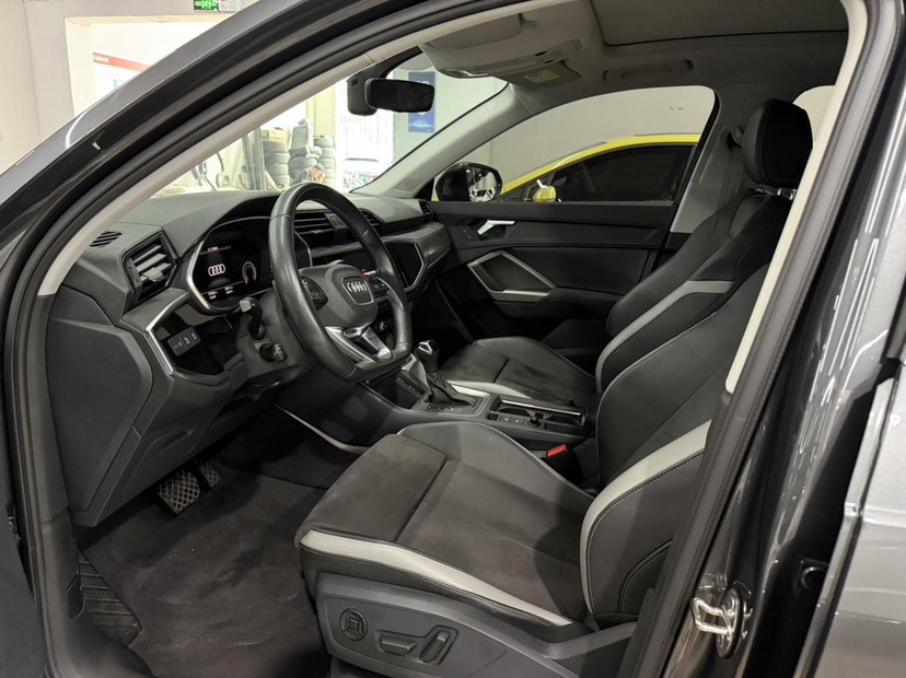 Audi Q3 2022 car image #4