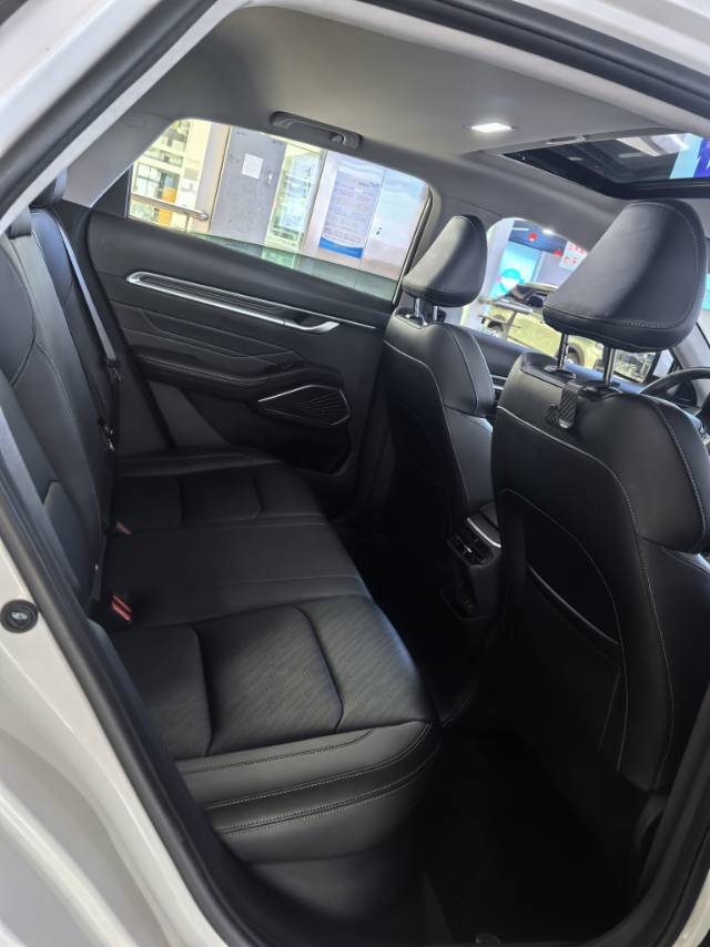 GEELY Emgrand 2022 #8 GEELY Emgrand 2022 car image #8