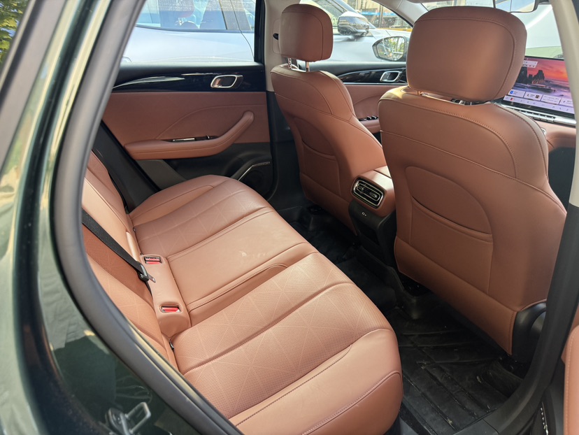 GEELY Emgrand 2025 #8 GEELY Emgrand 2025 car image #8