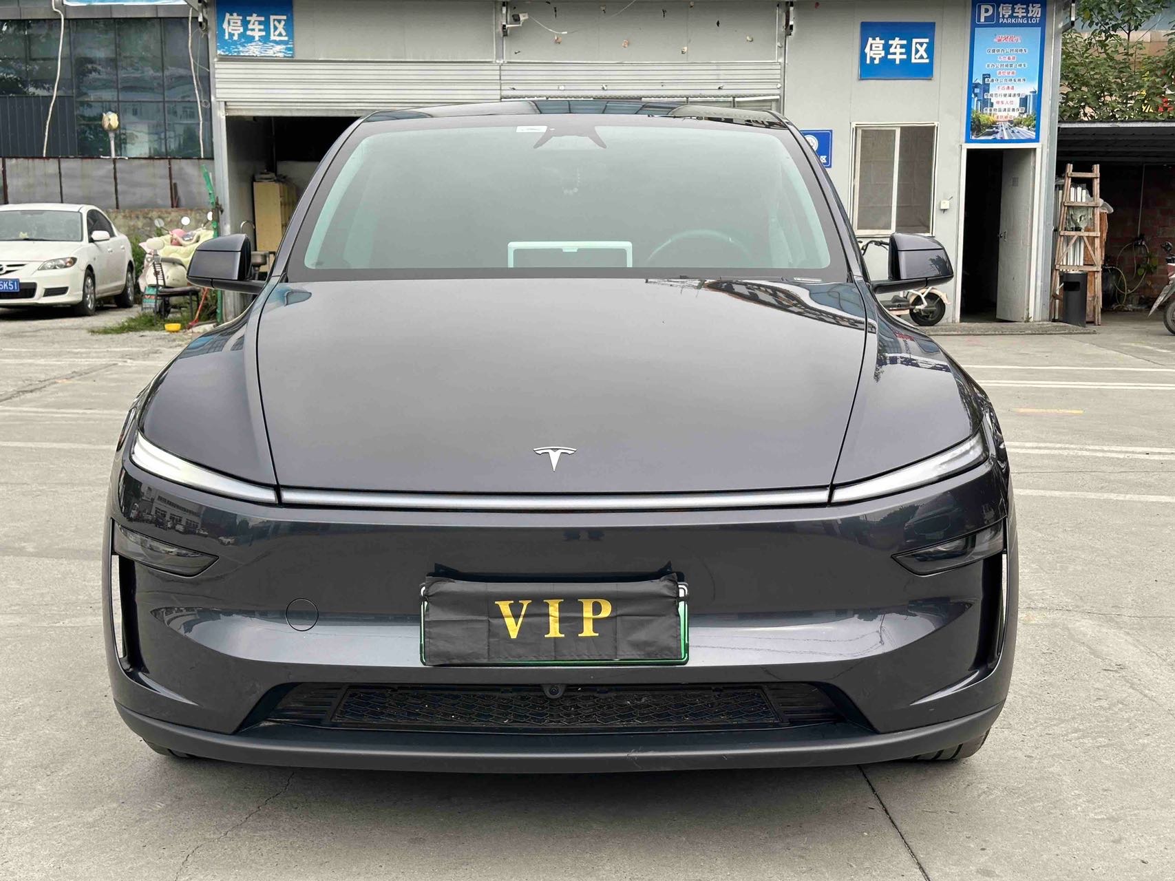 Tesla Model Y 2025 #2 Tesla Model Y 2025 car image #2