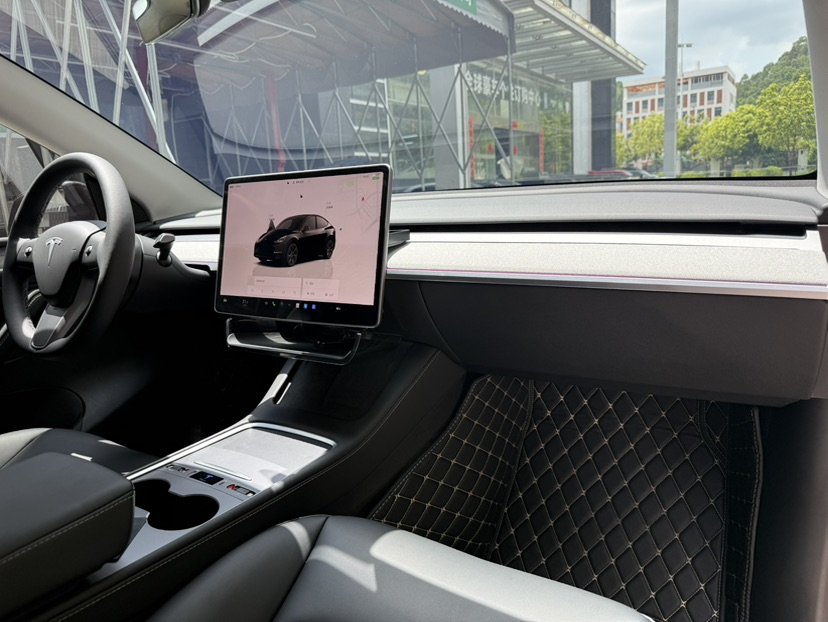 Tesla Model Y 2023 #8 Tesla Model Y 2023 car image #8
